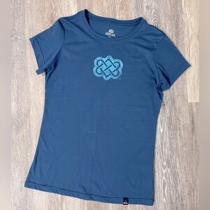 𝅺SHERPA Adventure Gear logo t-shirt teal blue, size XS.